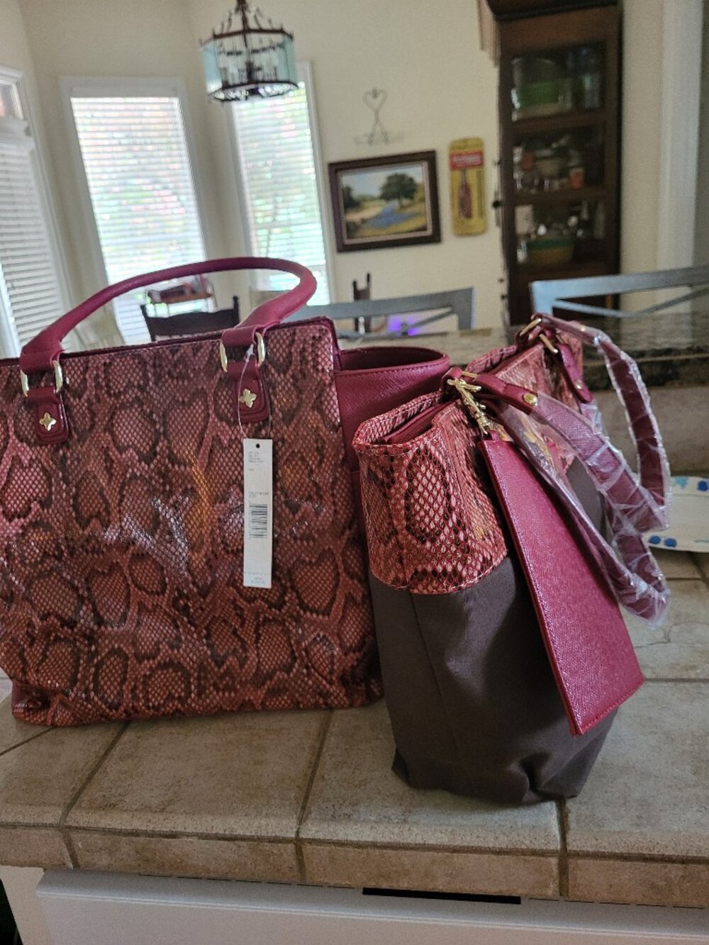 New Antonio Melanie double tote set. Gorgeous faux snakeskin outer bag with a di